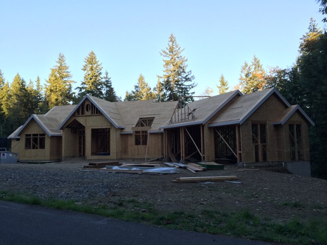 We stopped by the house on the way back from Suncadia on Sunday and they definitely got a lot more done!